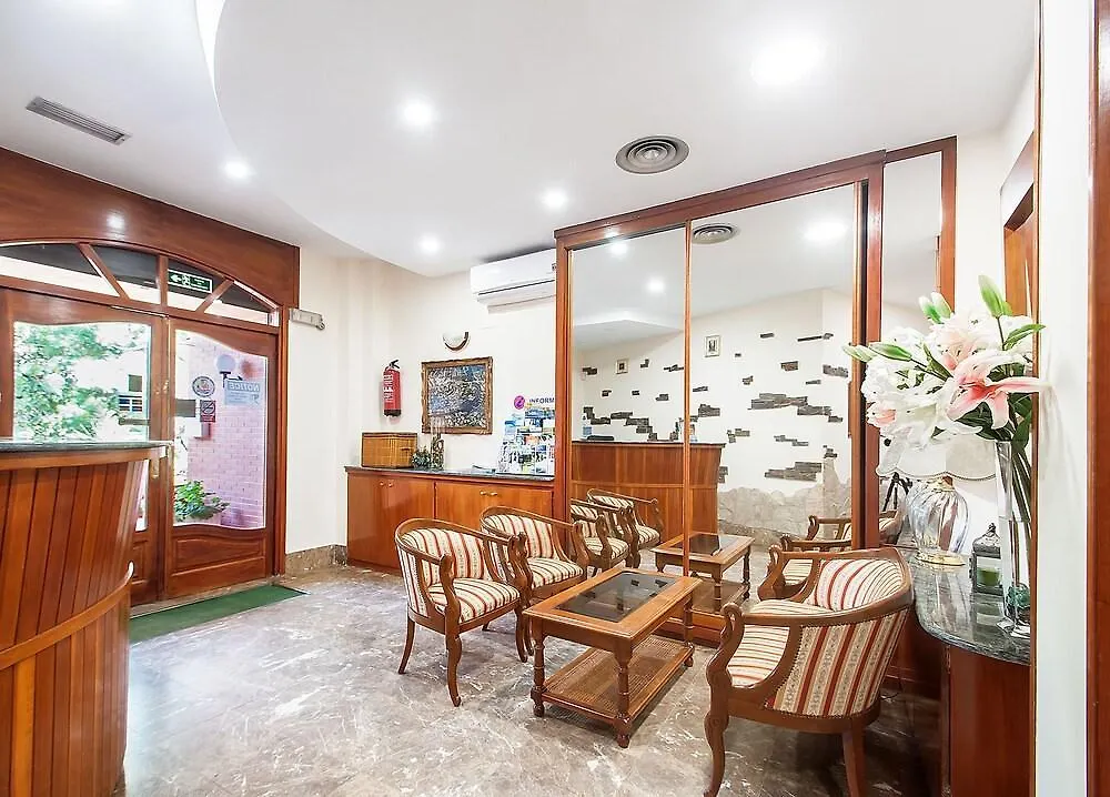 Hotel Silvia Empuriabrava 2*,